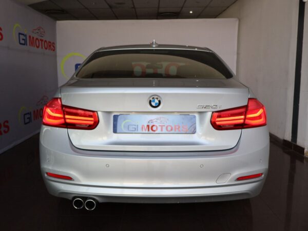 2018 BMW 3 Series 320i Auto - Image 3